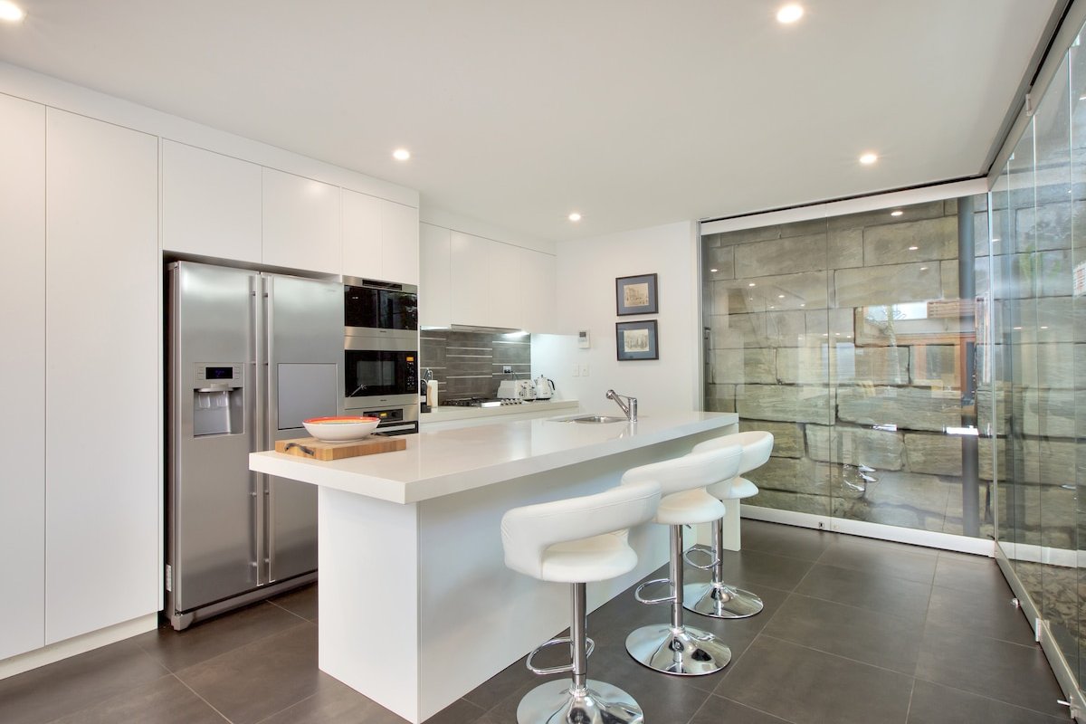Harbour Bridge Views, Luxury, Stylish Abode. gallery image 3