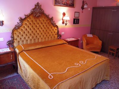 DOGE MANY INFORMATION WIFI CLOSE TRAIN&AIRPORT