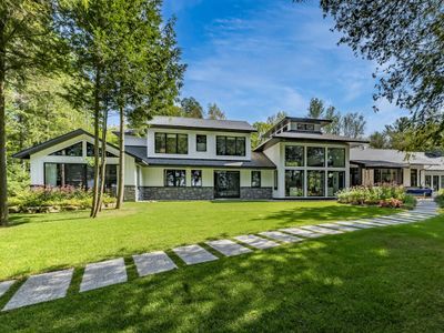 10 Bedrooms! Exquisite Waterfront on Lake Muskoka