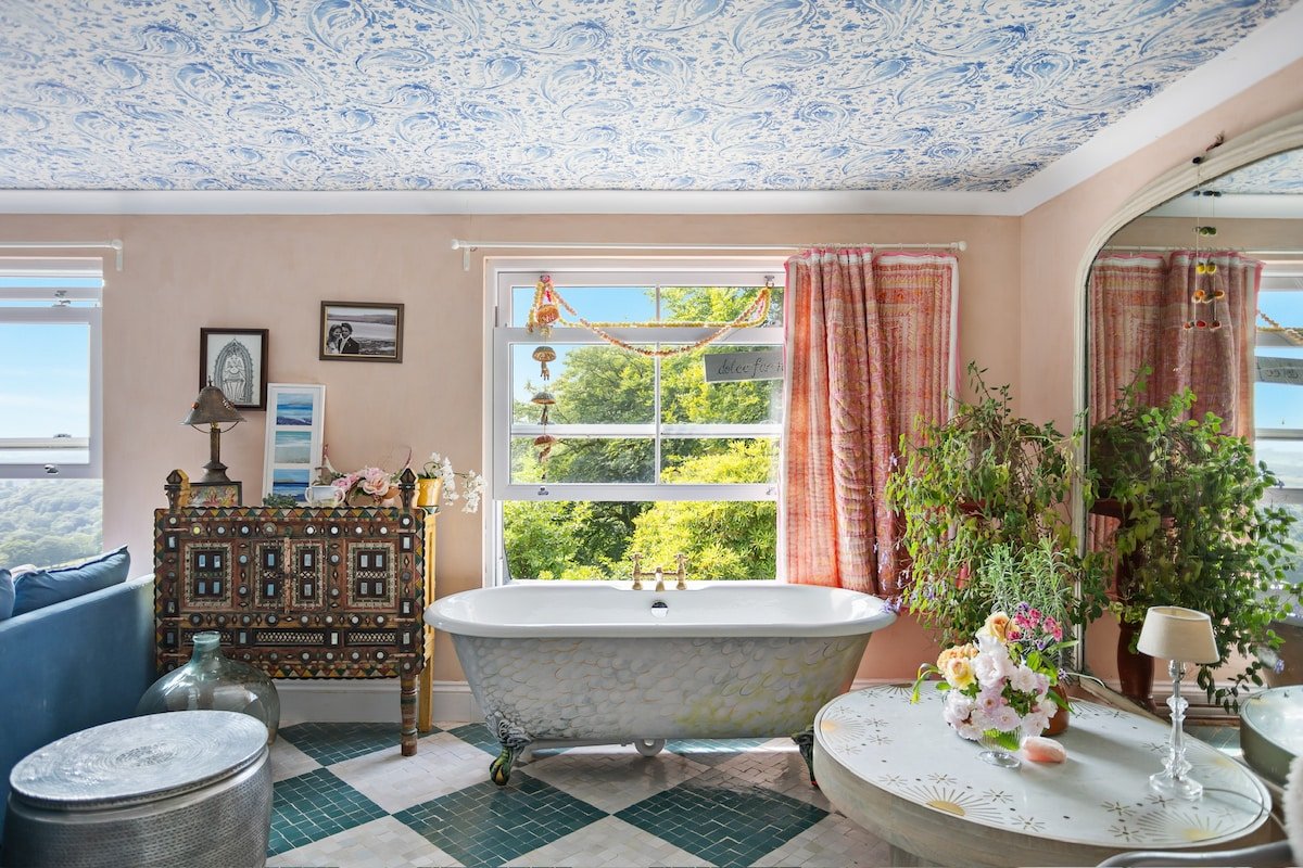 Spectacular & magical home – stunning location! gallery image 2