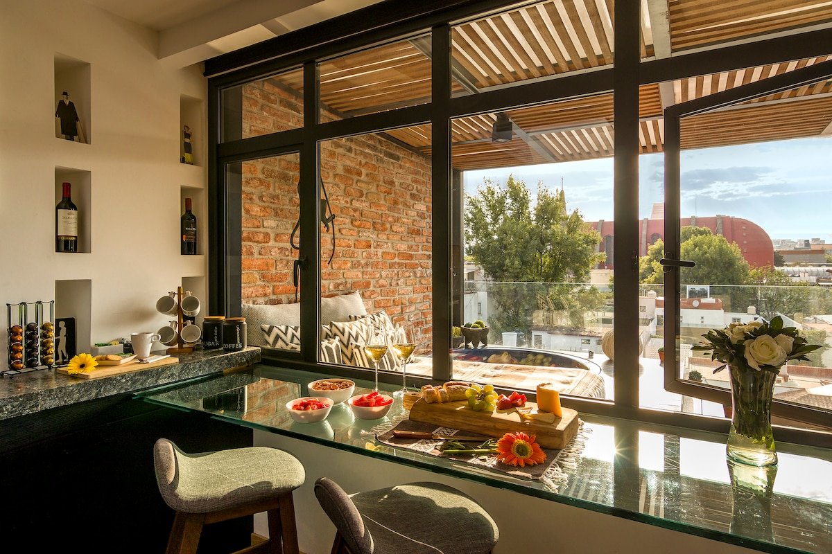 Dreamy Polanco PH Loft | Rooftop, Jacuzzi, Views gallery image 4