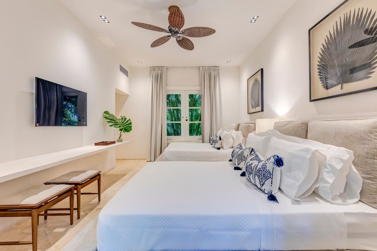 Corales 49 Elegant Coastal Sanctuary gallery image 5