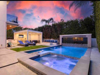 Ultra Modern Resort Style Home in Los Angeles