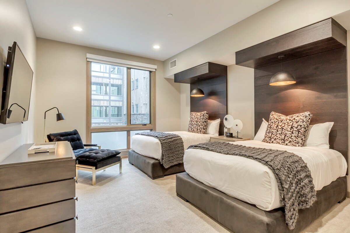 Stein Eriksen Residence Premium Five Bedroom Suite gallery image 5