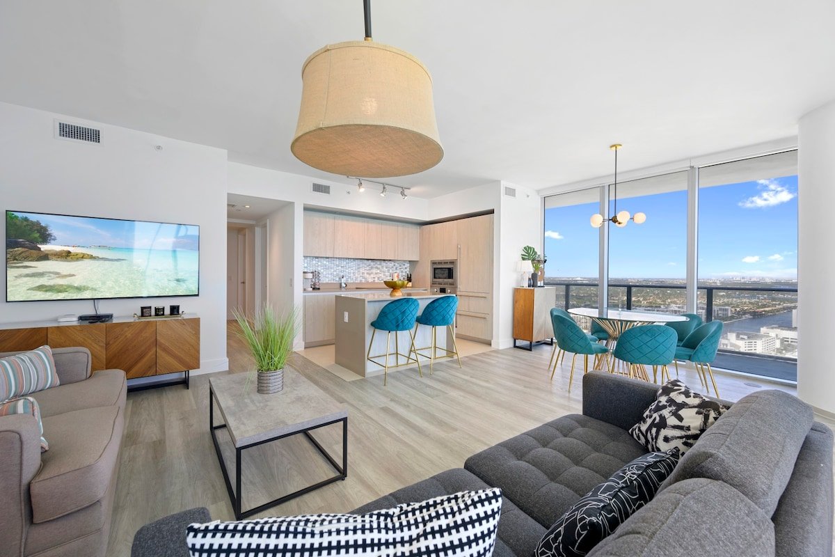 The BEST Ocean front apartment at LYFE Resort! gallery image 5