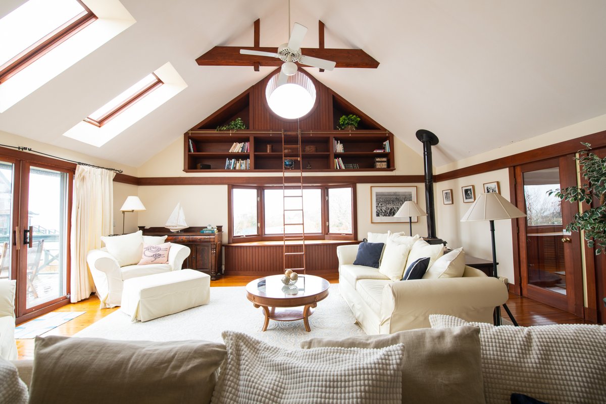 Bass Rocks Upper Deck loft w/ pool, spa, fire pit