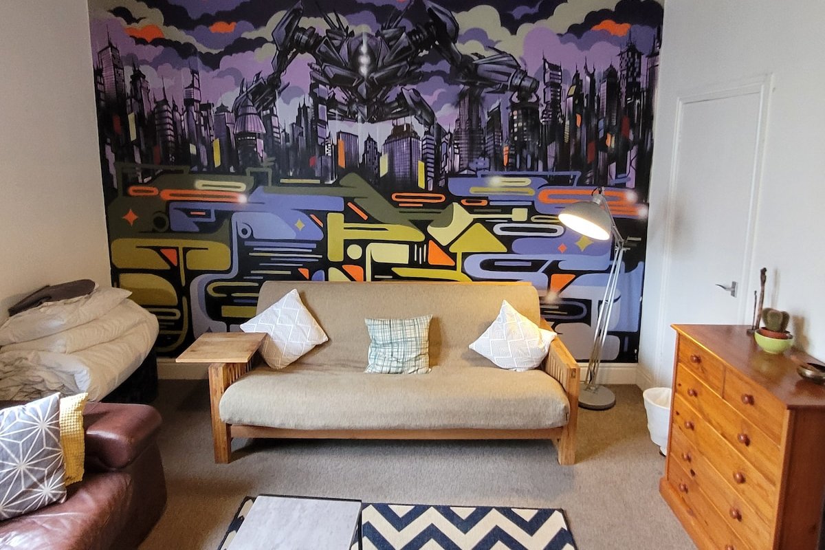 Large central 4-story townhouse – Timeout 2024 gallery image 3