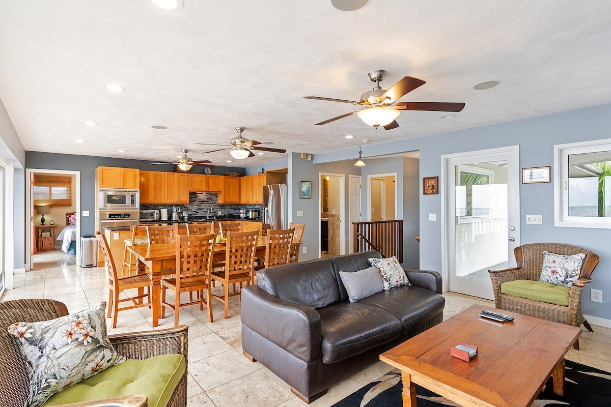 BEACHFRONT & POOL/ 4 BEDROOMS/4 BATHROOMS/JACUZZI gallery image 5