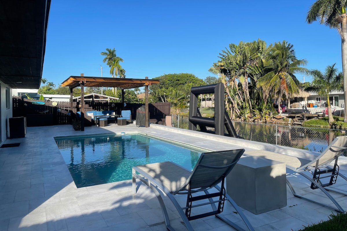 Modern pool home on lake near Hardrock FLL airport gallery image 3