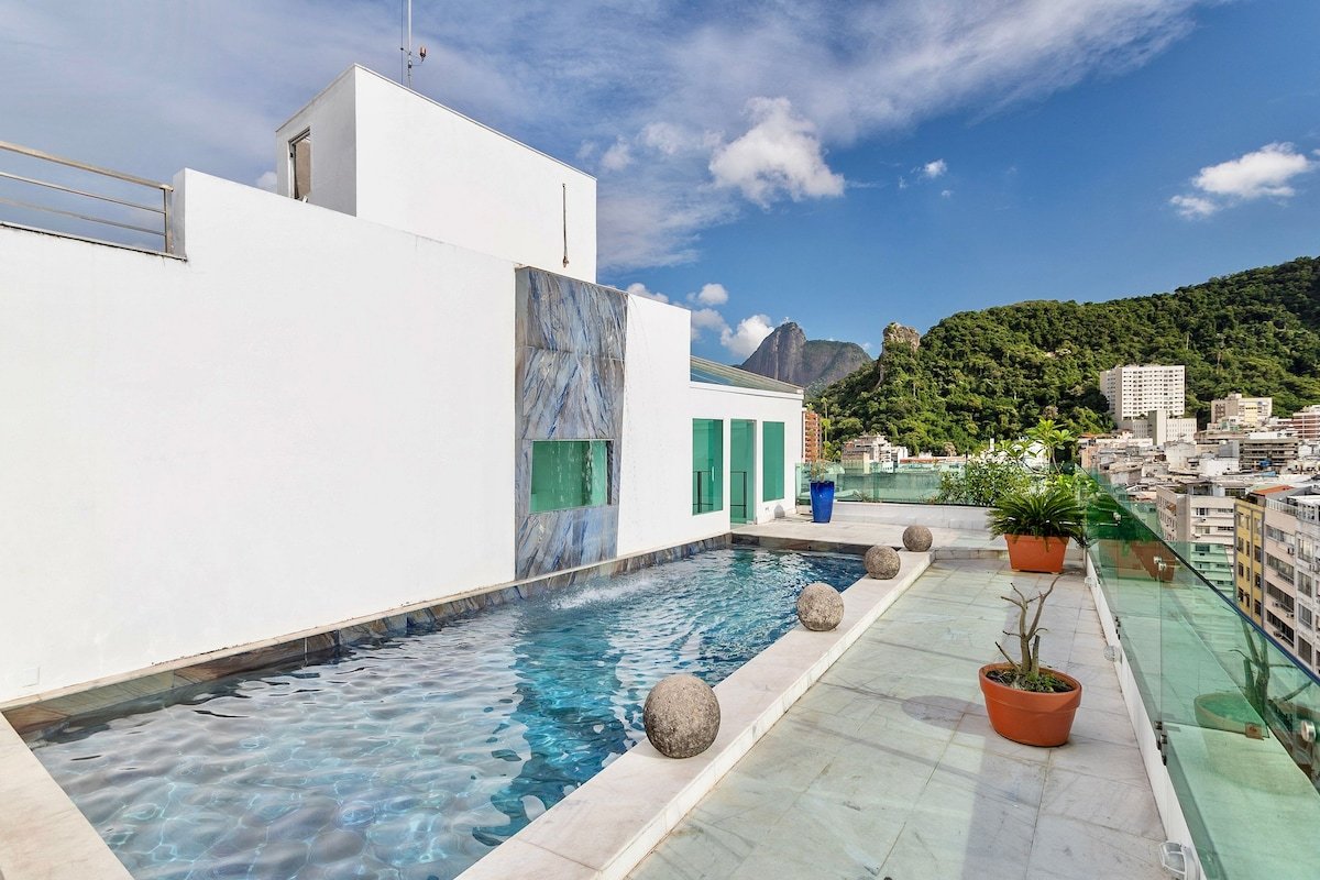 Luxury Beachfront Penthouse in Copacabana gallery image 2