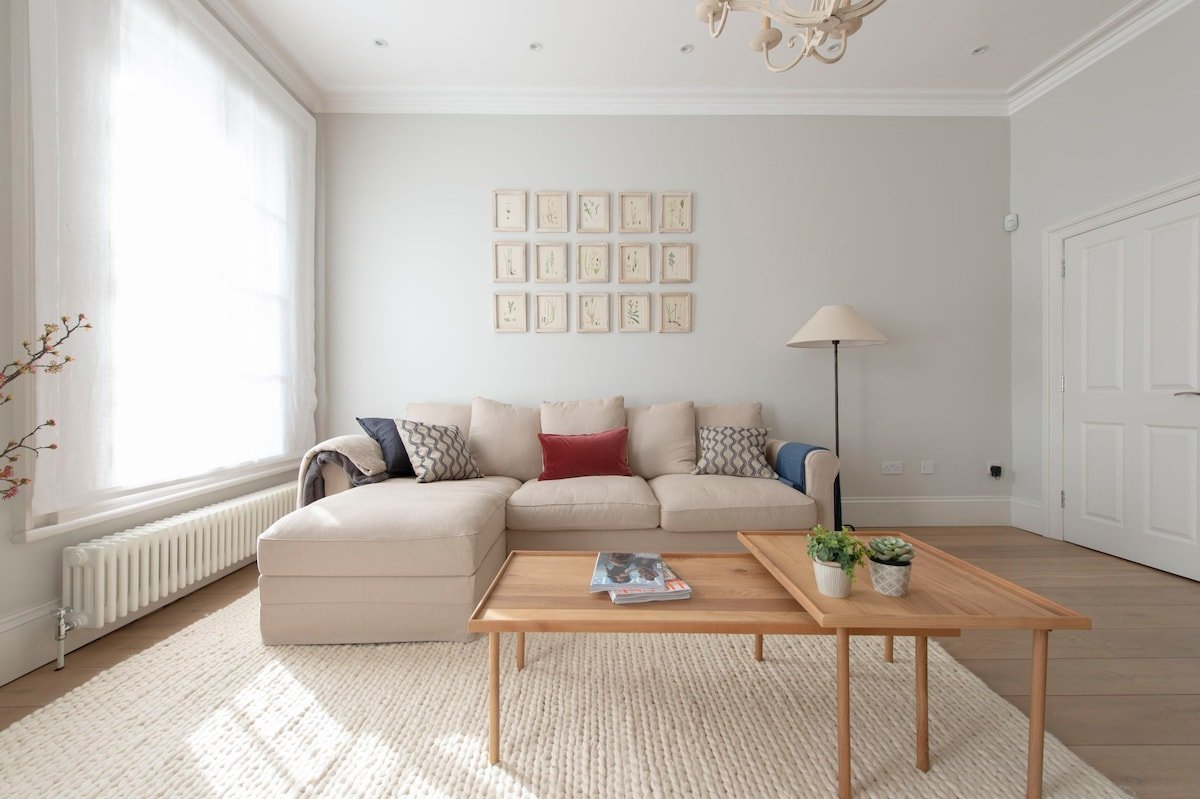 Chelsea Lovely Townhouse with AC gallery image 2