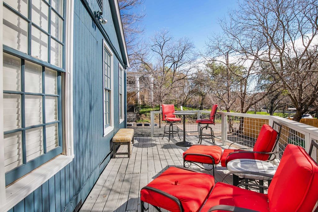 6th Street Mansion + Cottage | Walk Downtown gallery image 5