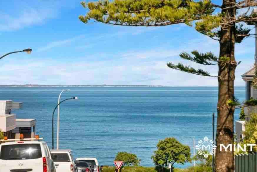 Beachside Bliss – walk to beach!