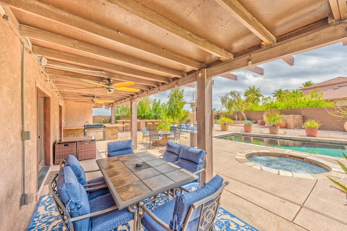 777Rentals – 4BR/3BA – Beautiful yard, Pool, Spa gallery image 3