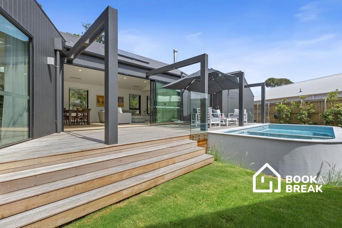 Villa Aquarius – Gas Heated Pool & Spa Luxury gallery image 2