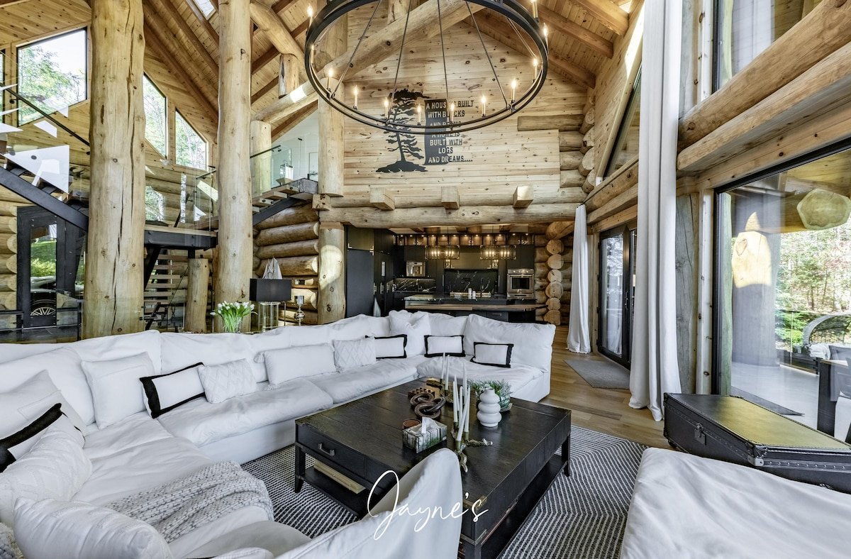 Unforgettable log build on Lake Muskoka – 8 bdrms gallery image 2