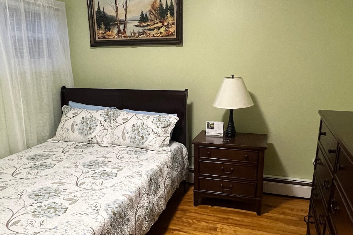 The Cozy House + Cottage In The City: Units 1 & 2 gallery image 2