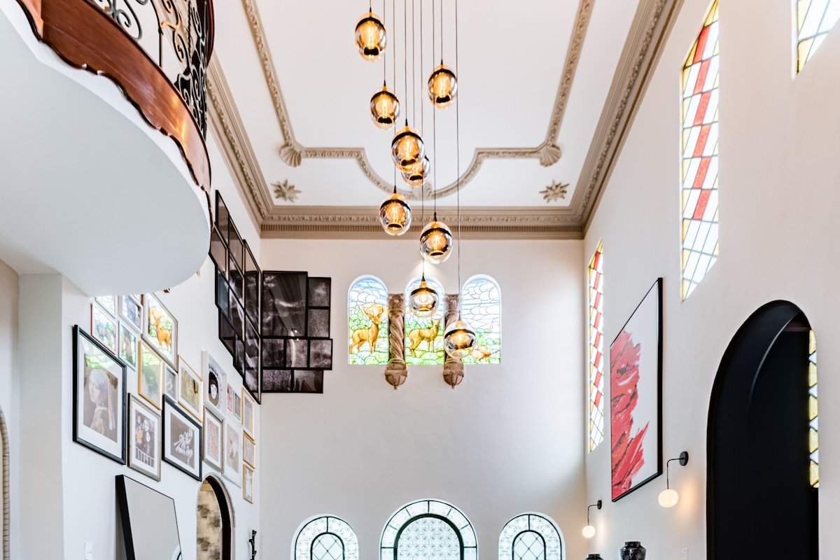 Unique Home with Art and Outdoor Dining Space gallery image 2