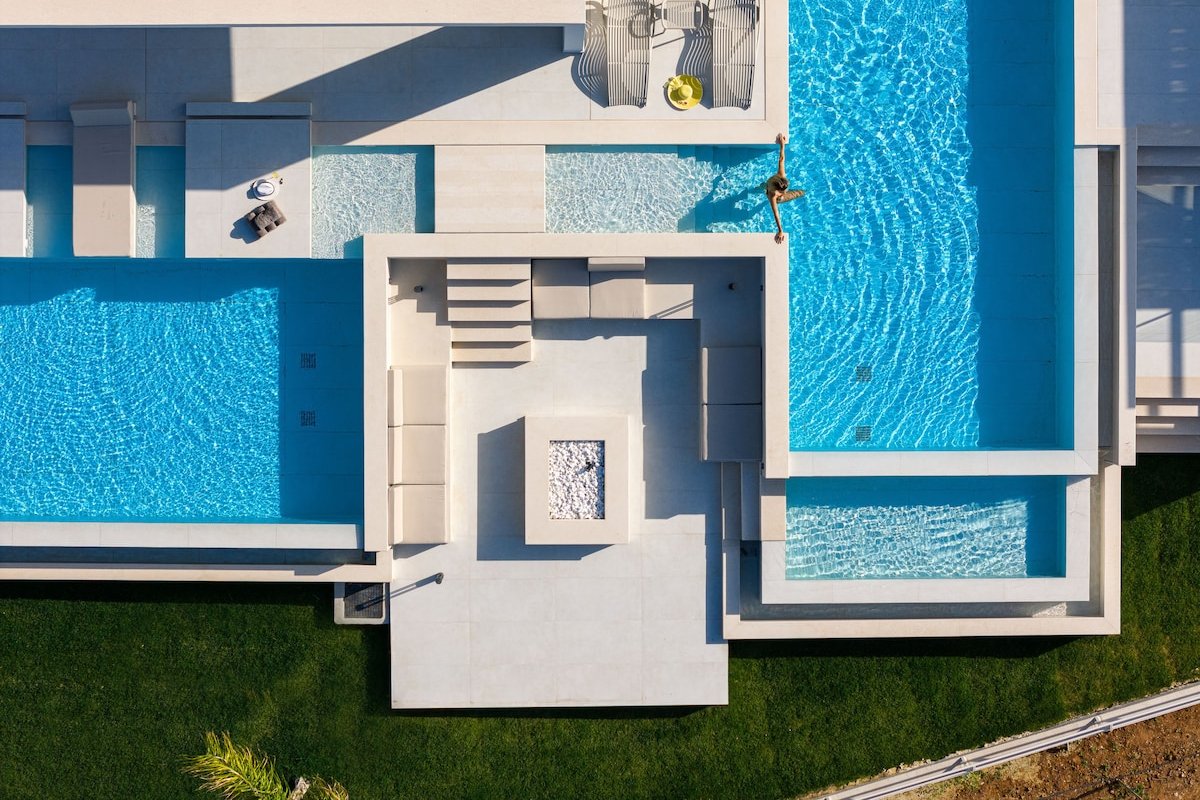 Modern Leisure with Daily Housekeeping & Sea Views gallery image 4