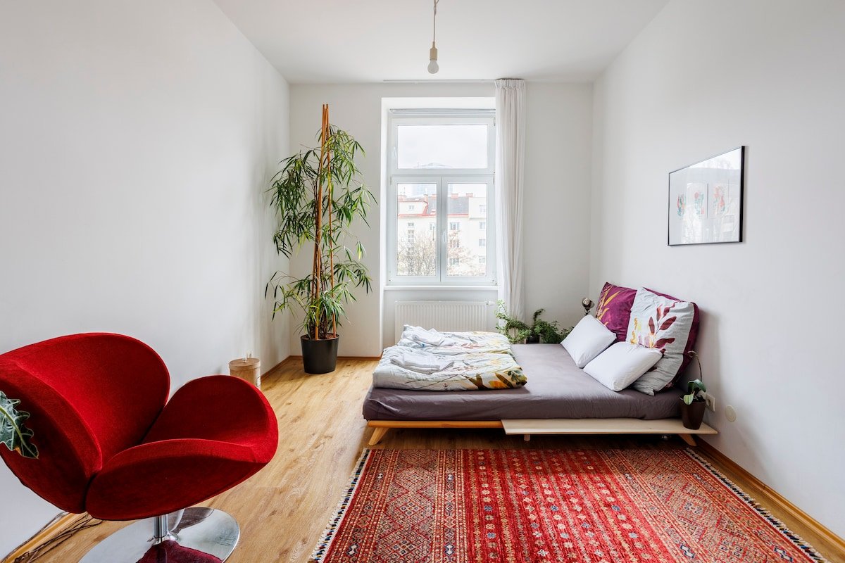 Designer Central Apartment in hip neighborhood gallery image 5