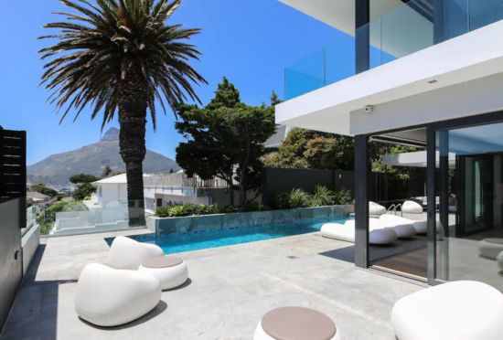 Amara Bakoven Photo 35