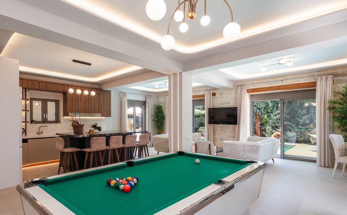 Step Into a Lush Oasis of All Comforts by the Sea! gallery image 5