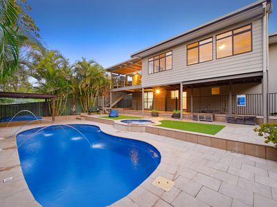 Harrys @ Shelly Beach – family home with pool