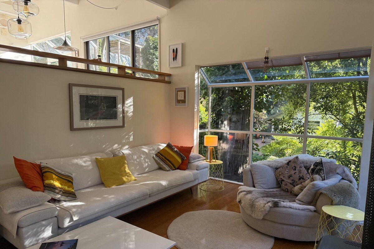 Sassafras Treehouse gallery image 5