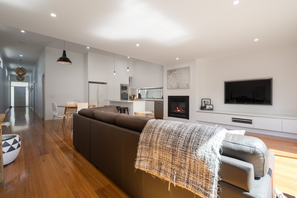 4BR Home, Top Family Area, Easy City Train Access gallery image 3