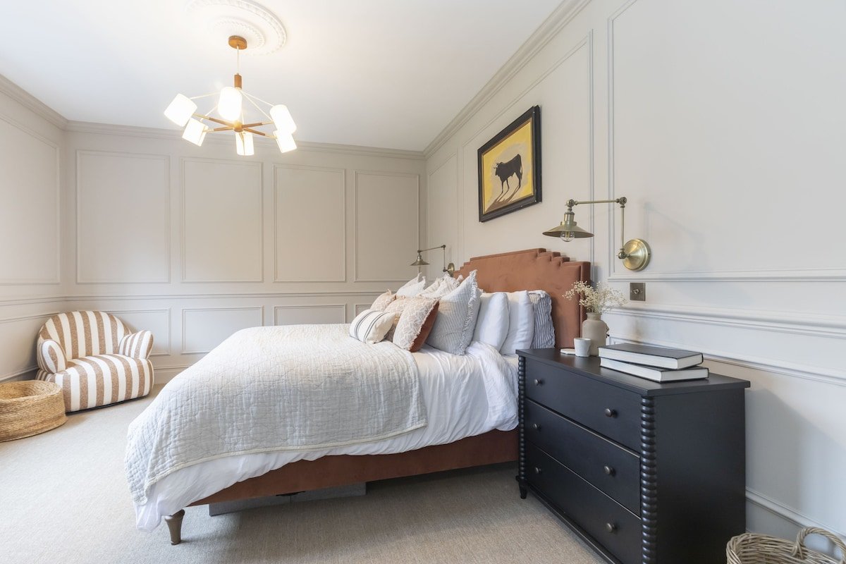 Luxury 6 Bedroom Period Home with Sauna and Gym gallery image 2