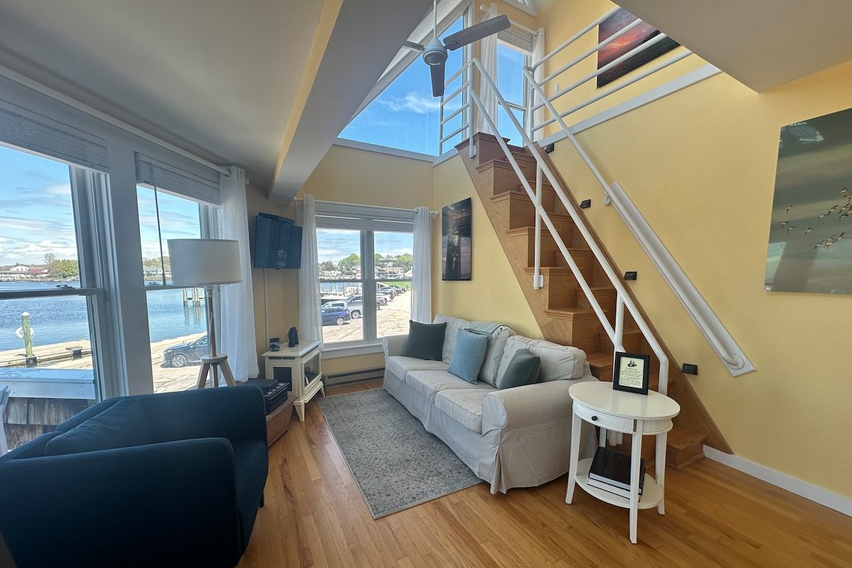 Waterfront in the Heart of Watch Hill gallery image 4