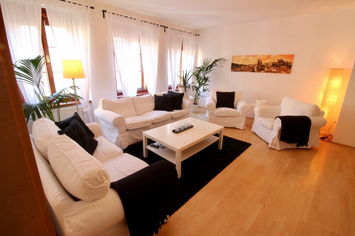 3 bedrooms apartment in Prague center gallery image 3