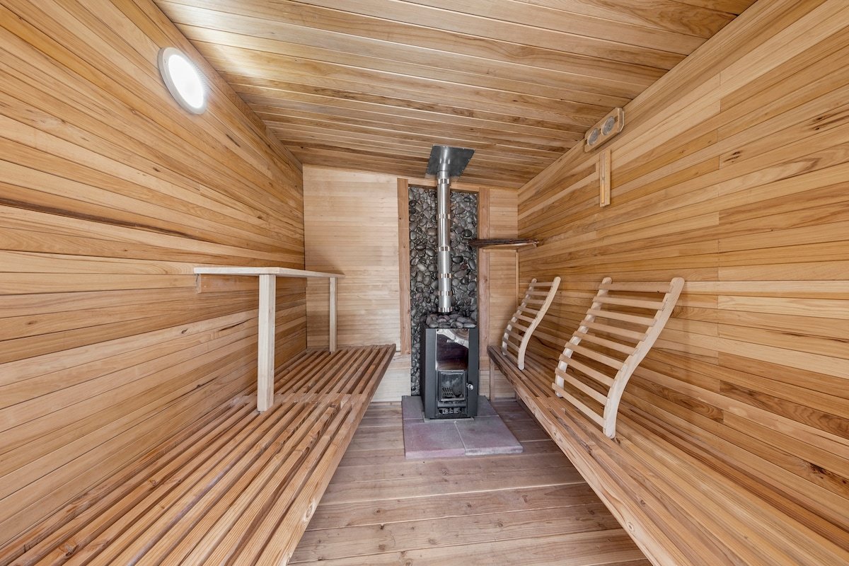 7 bdrm, sleeps 16, Sauna, Koi Pond, Games, Dogs OK gallery image 3