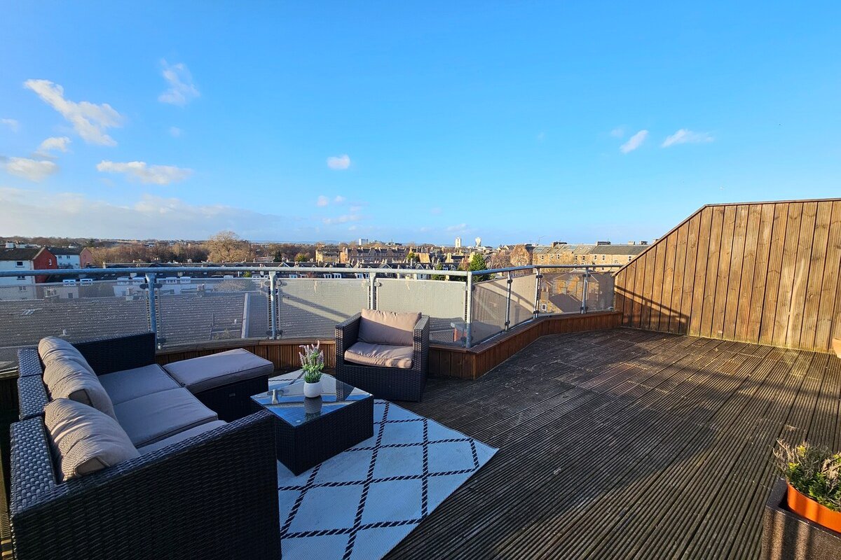 Rooftop Retreat gallery image 4