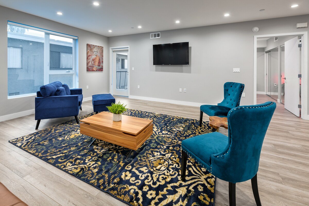 99 Walk Score Condo with Patio! gallery image 2