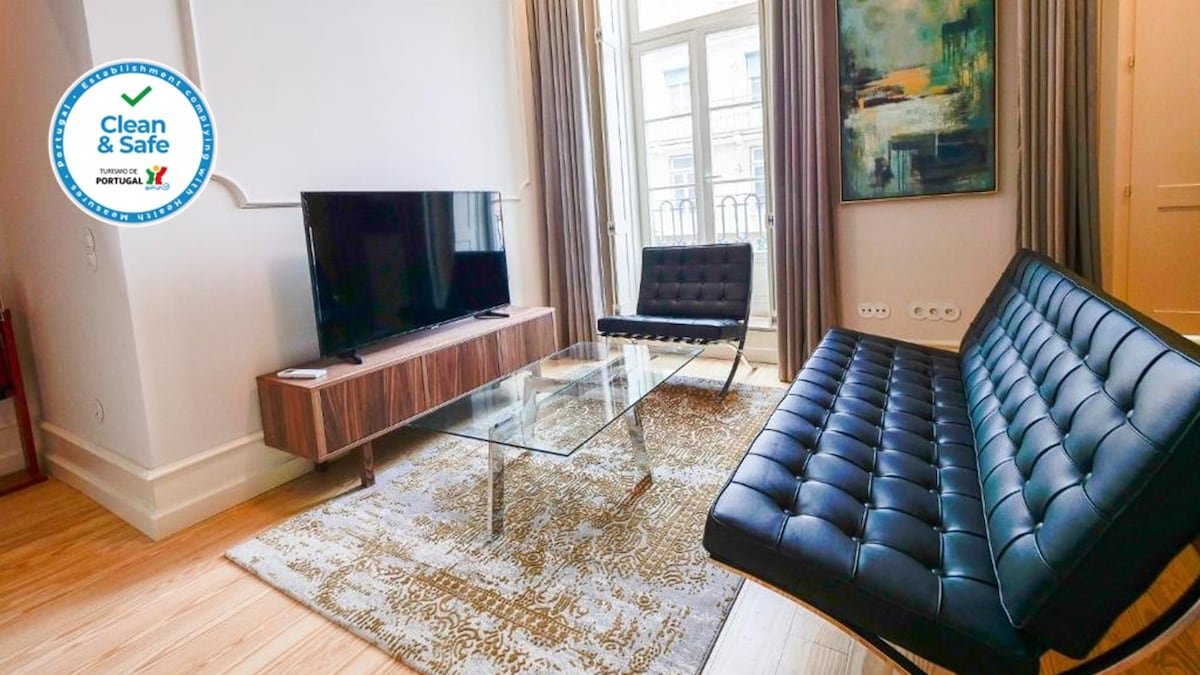 Augusta 231-4D-City Center Apt- Balcony & Elevator gallery image 2