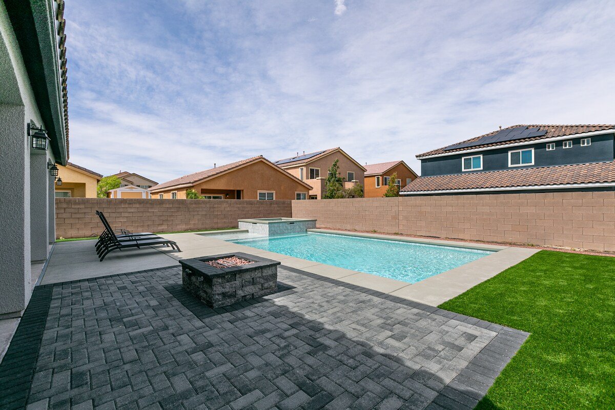 6 bedroom mansion w/ amazing backyard pool! gallery image 5