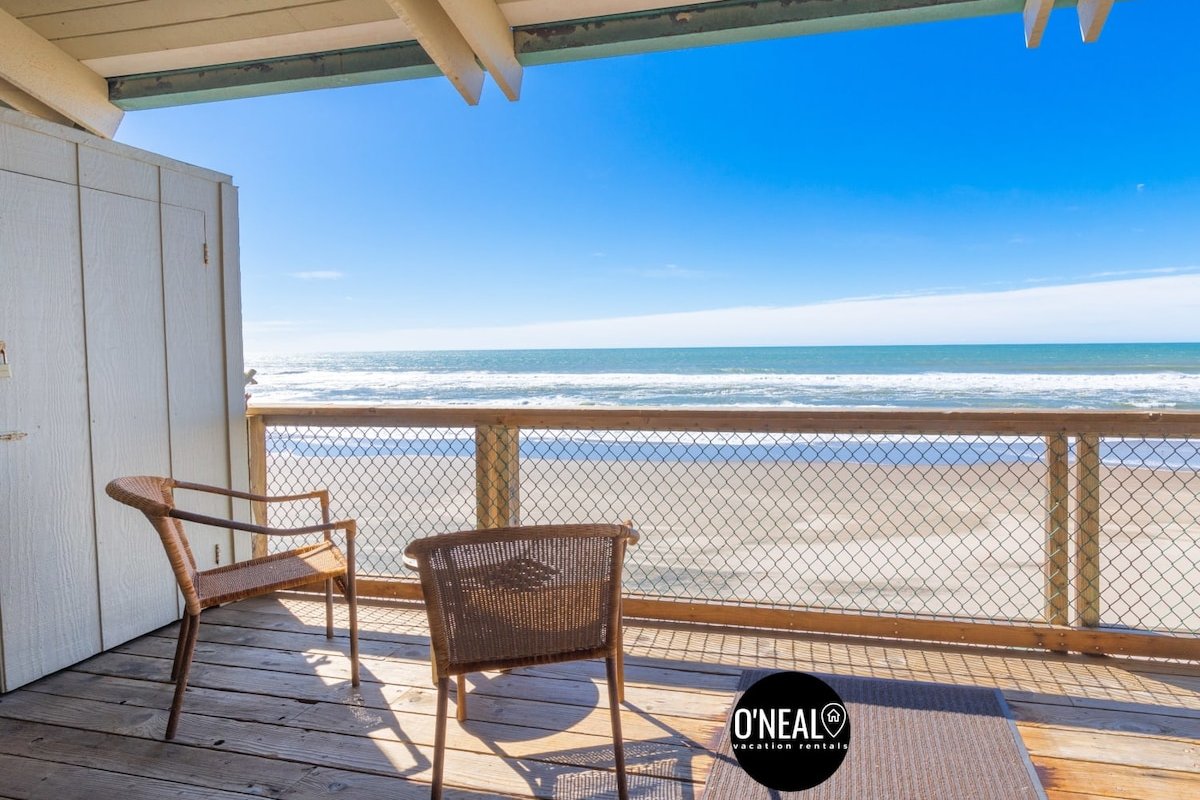 Sand Dollar Beachfront Home, Direct Beach Access! gallery image 3