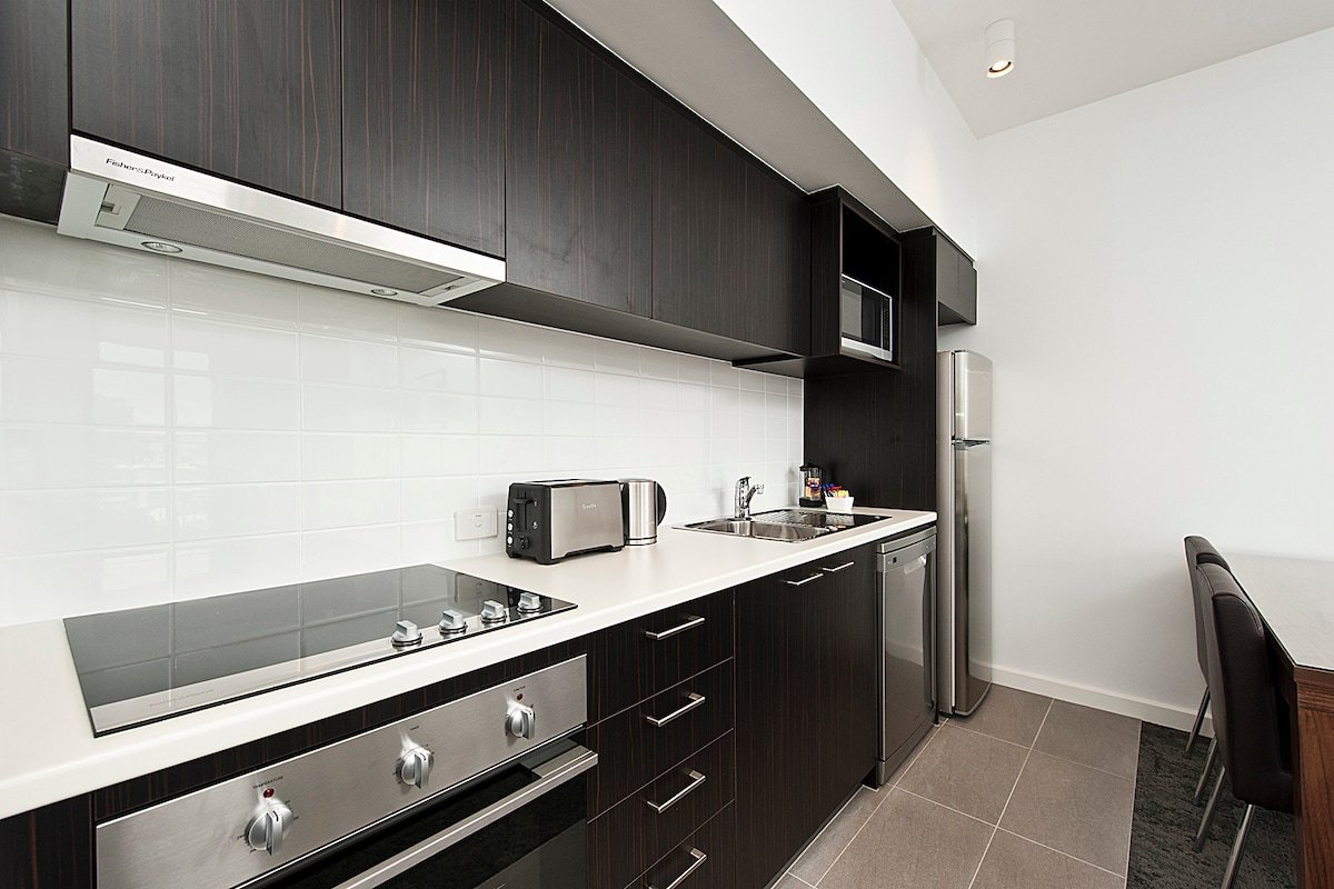 Modern Two Bedroom Apartment in the Heart of Rockingham gallery image 5