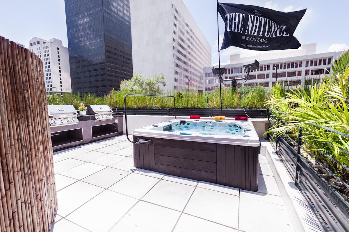 Poolside 4BR/4BA w Hot Tubs, Grill Near French Qtr gallery image 3