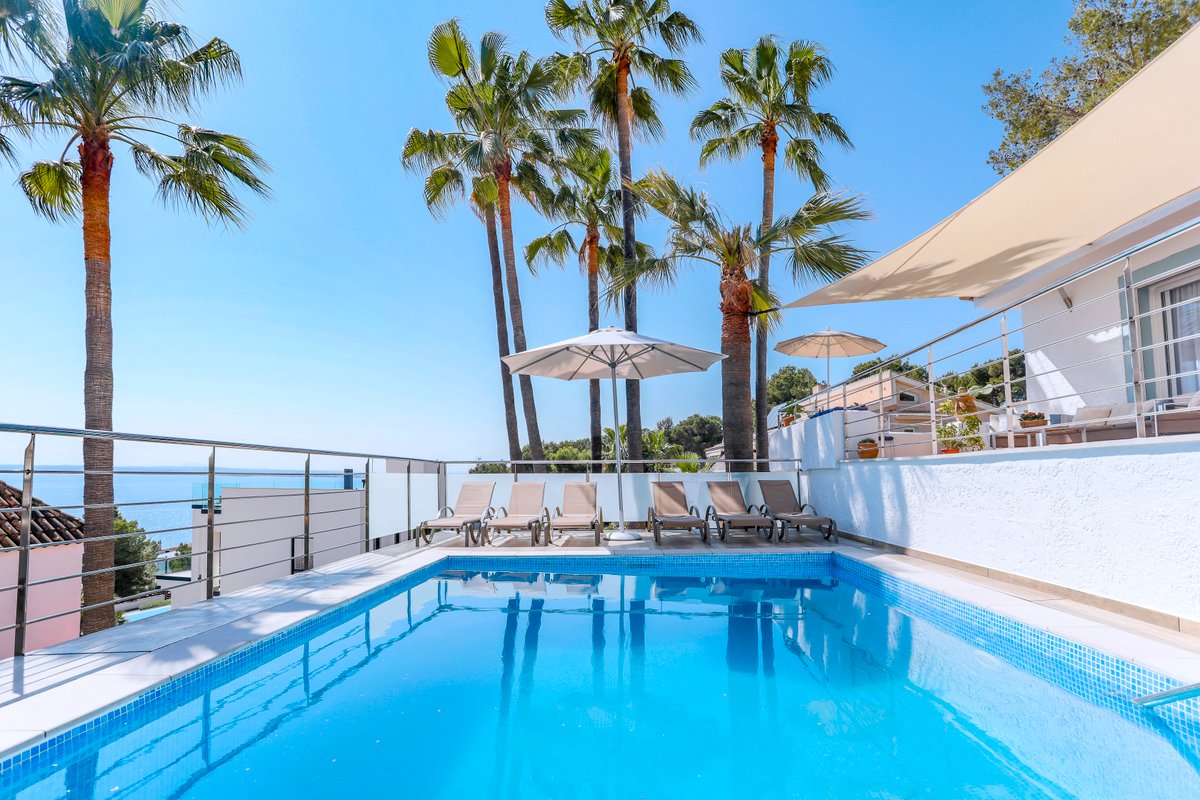 Stylish villa with sea view and pool in Alcudia