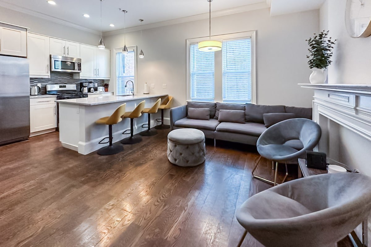 (5G2) Beautiful Duplex, W/D, Best Location! gallery image 4