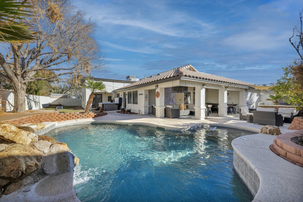 Near Vegas Strip 1Story, 5BR, Pool, HotTub, Games