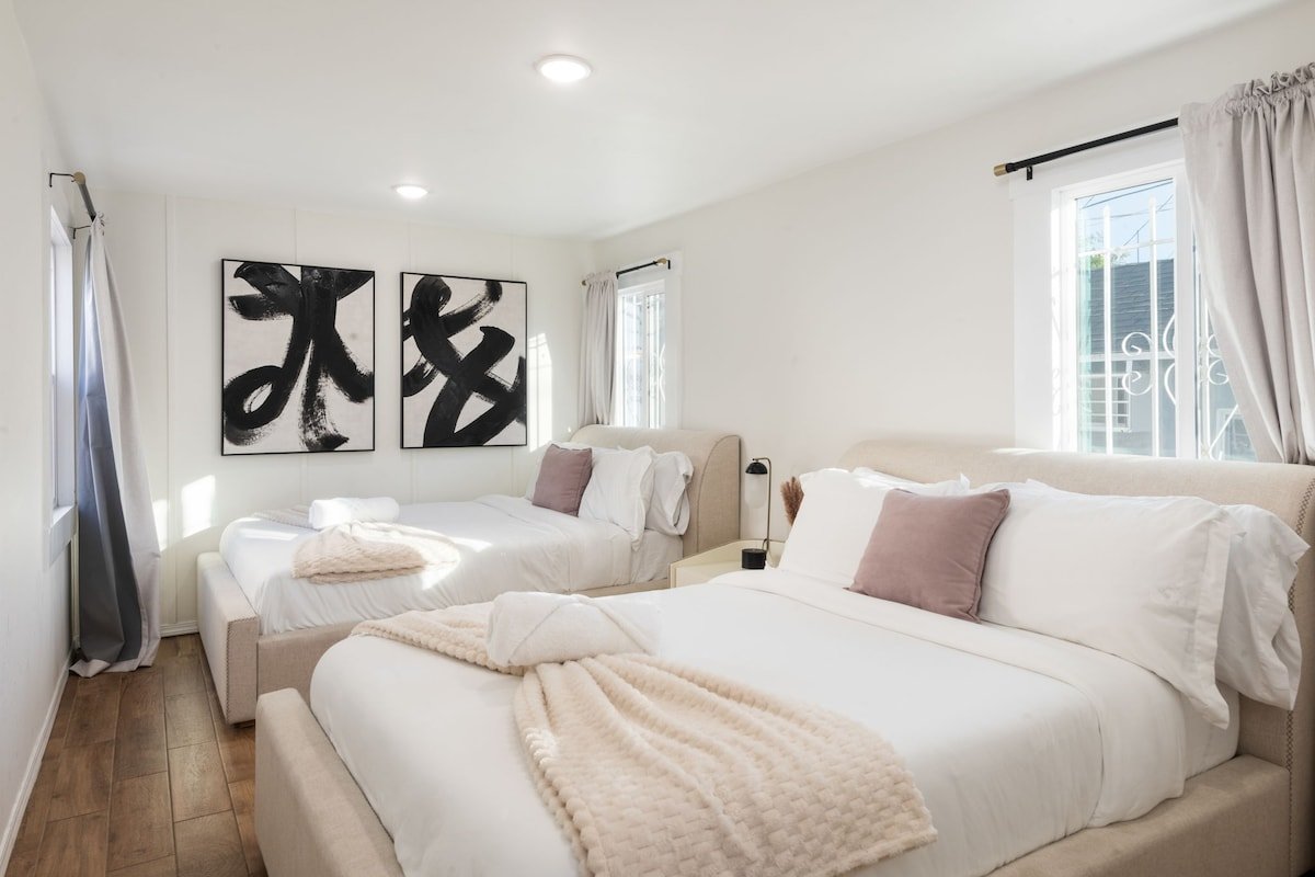 Hollywood Oasis Villa gallery image 3