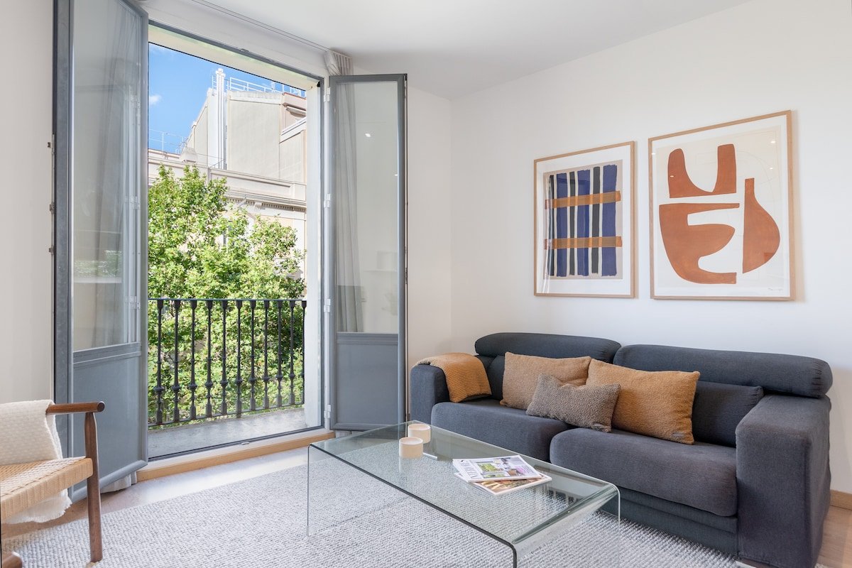 Bright apartment with balcony near to Eixample gallery image 2