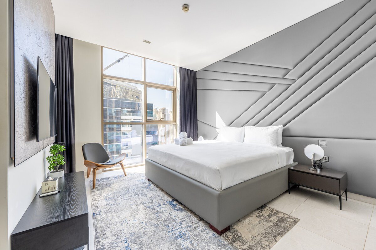 Exclusive Marina Stay | Posh 3BR w/ Stunning Views gallery image 3