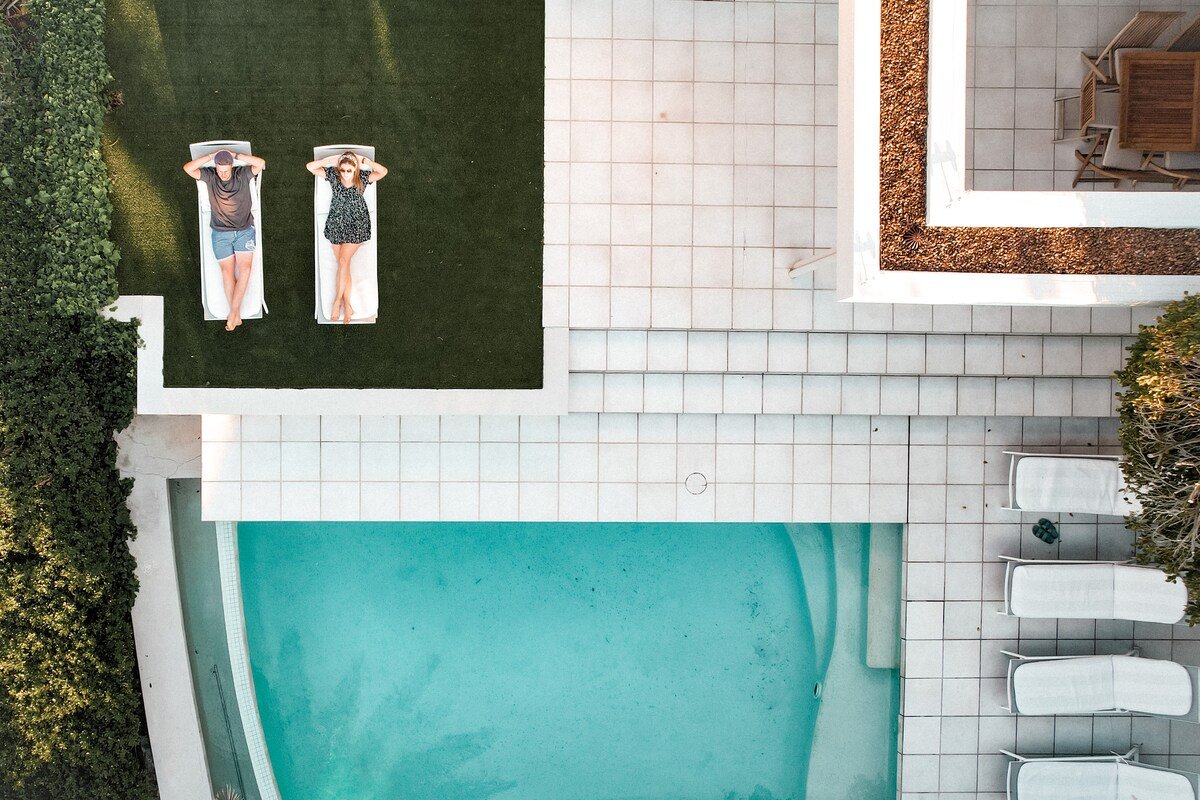 CampsBay Villa, large pool, by beach, view, garden gallery image 2