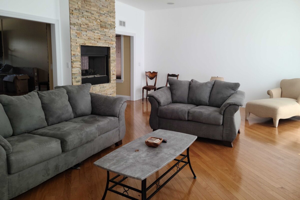 Spacious Beauty 3BR 3Bath Duplex w/ Roof-Top Deck gallery image 2