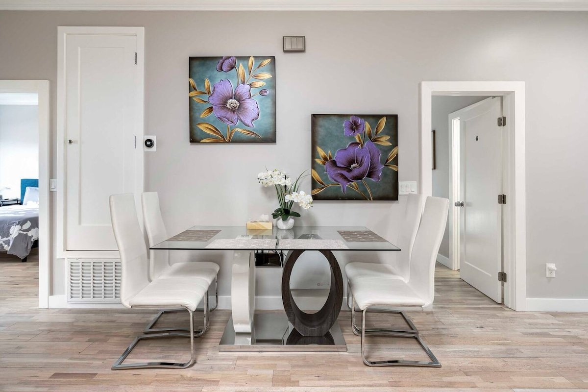 Cheerful 3 Bedroom Condo *mostly private in DT SF gallery image 3