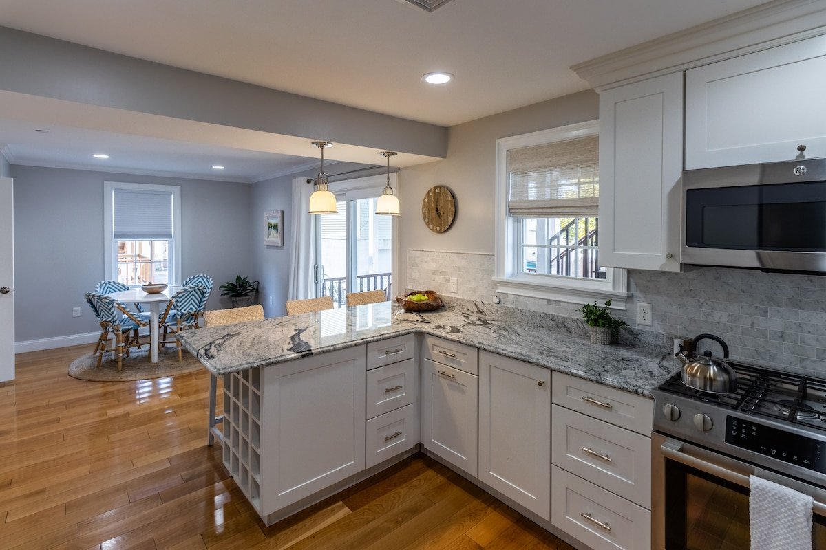 2 Levels, Gourmet Kitchen Minutes to Ocean Dr gallery image 5